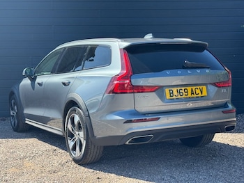 Used Volvo V60 Cross Country 2019 for sale - 79072474: Photo