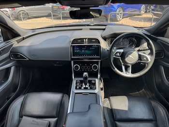 Used Jaguar XE 2019 for sale - 79103782: Photo