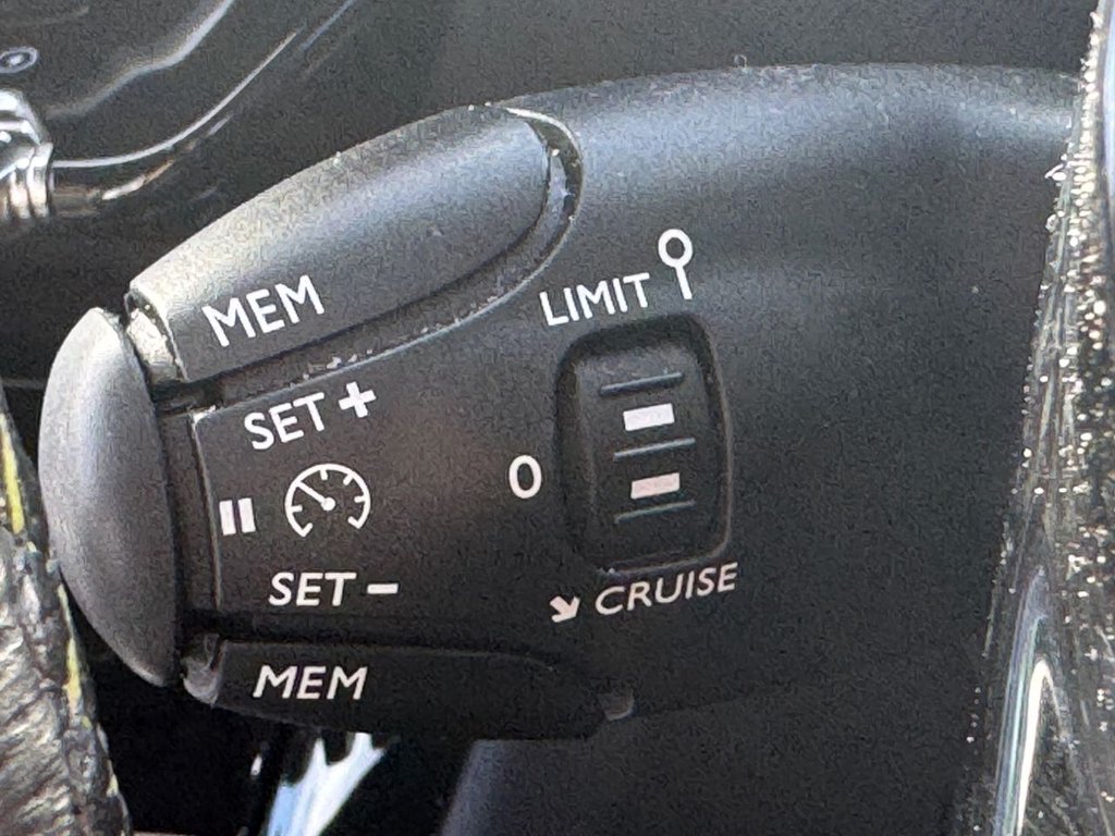 Used Peugeot E-208 2022 for sale - 76368161: Photo 25