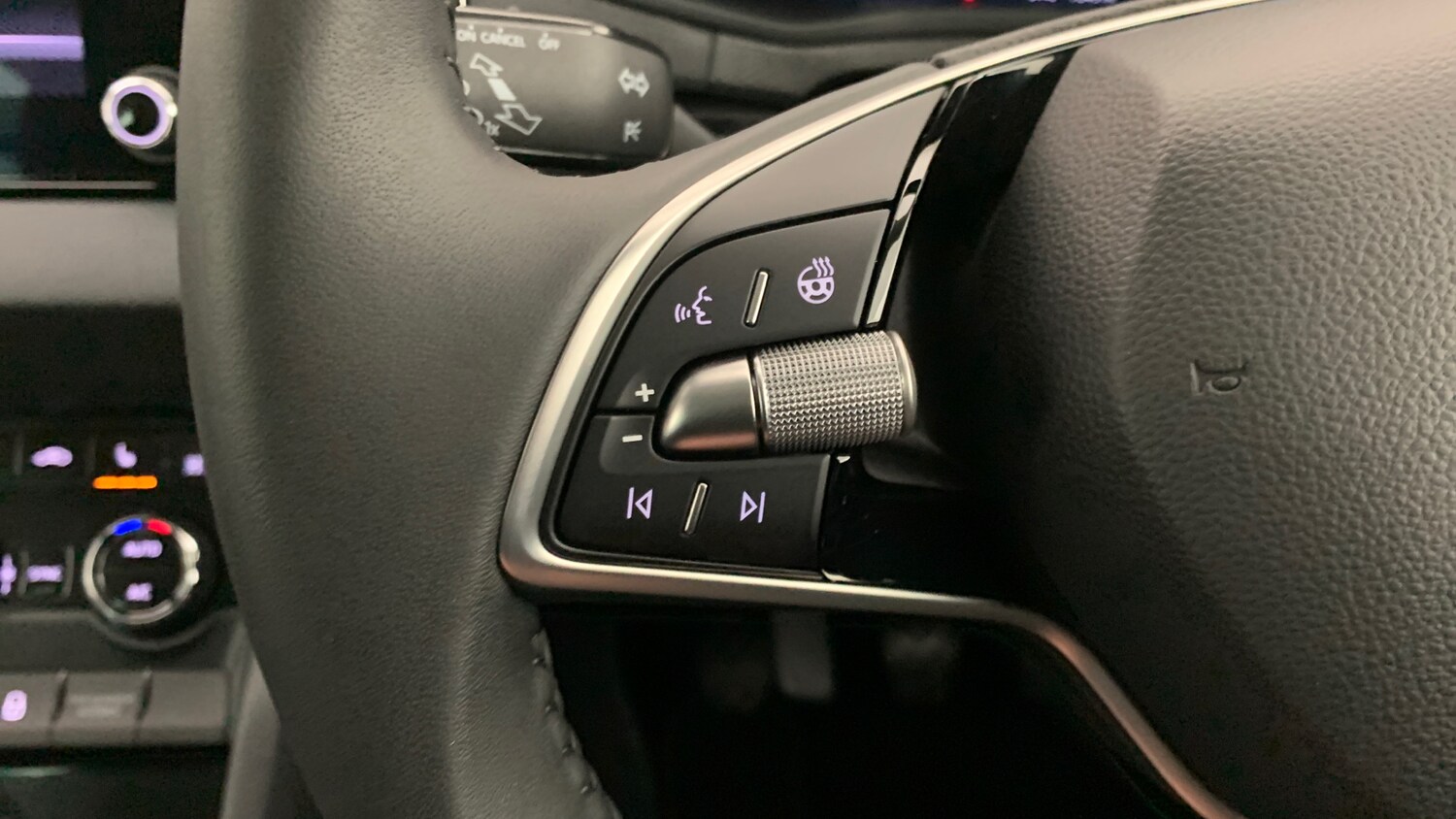 Used Skoda Karoq 2024 for sale - 76043875: Photo 19