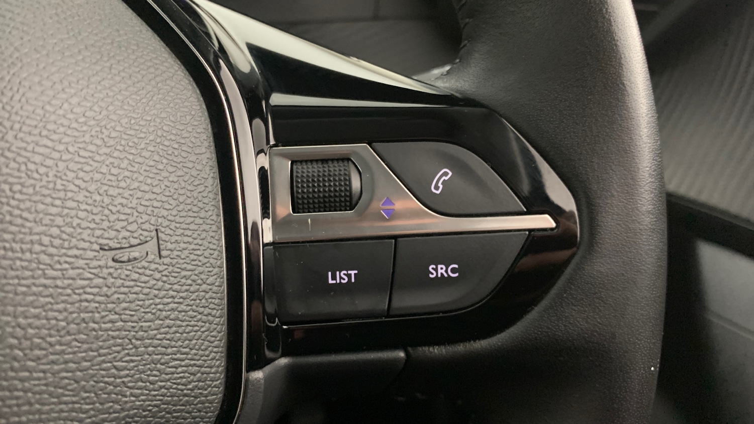 Used Peugeot 2008 2022 for sale - 76840369: Photo 18