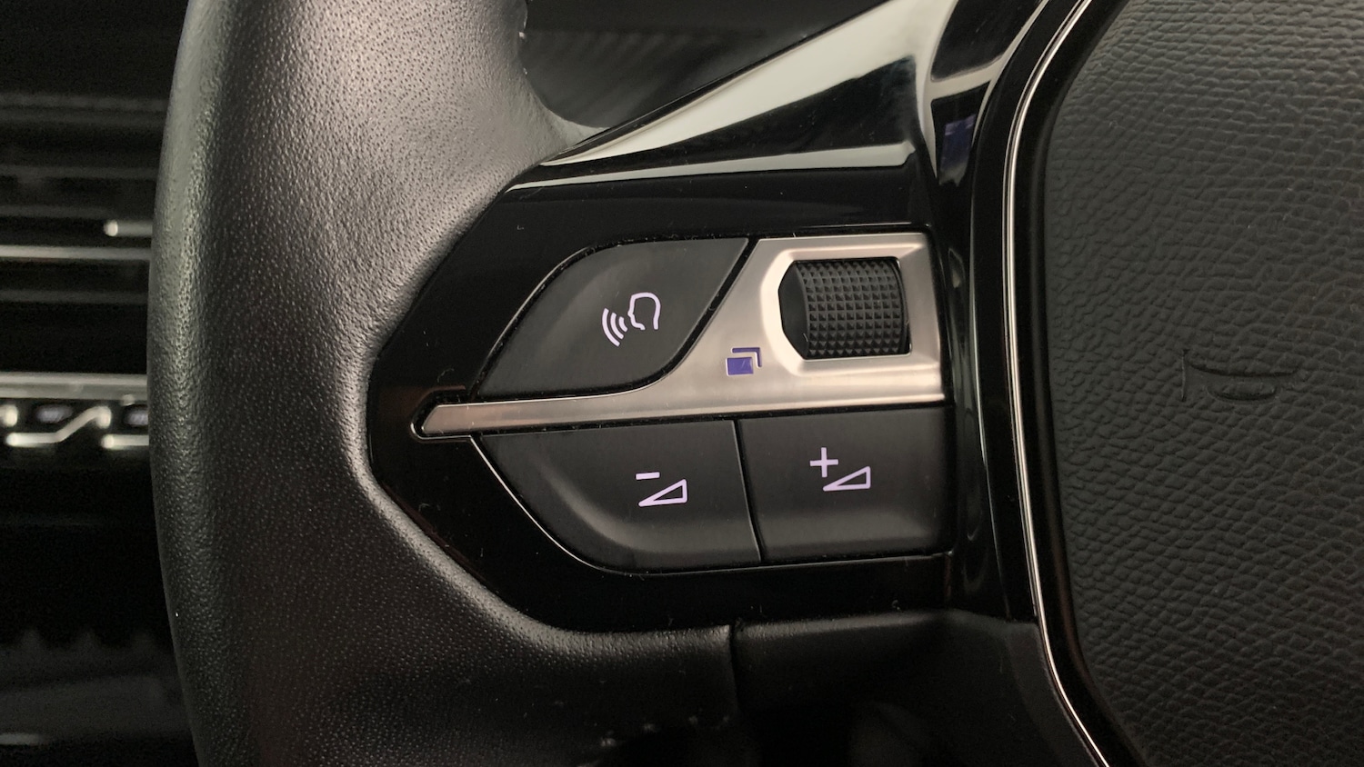 Used Peugeot 2008 2022 for sale - 76840369: Photo 19