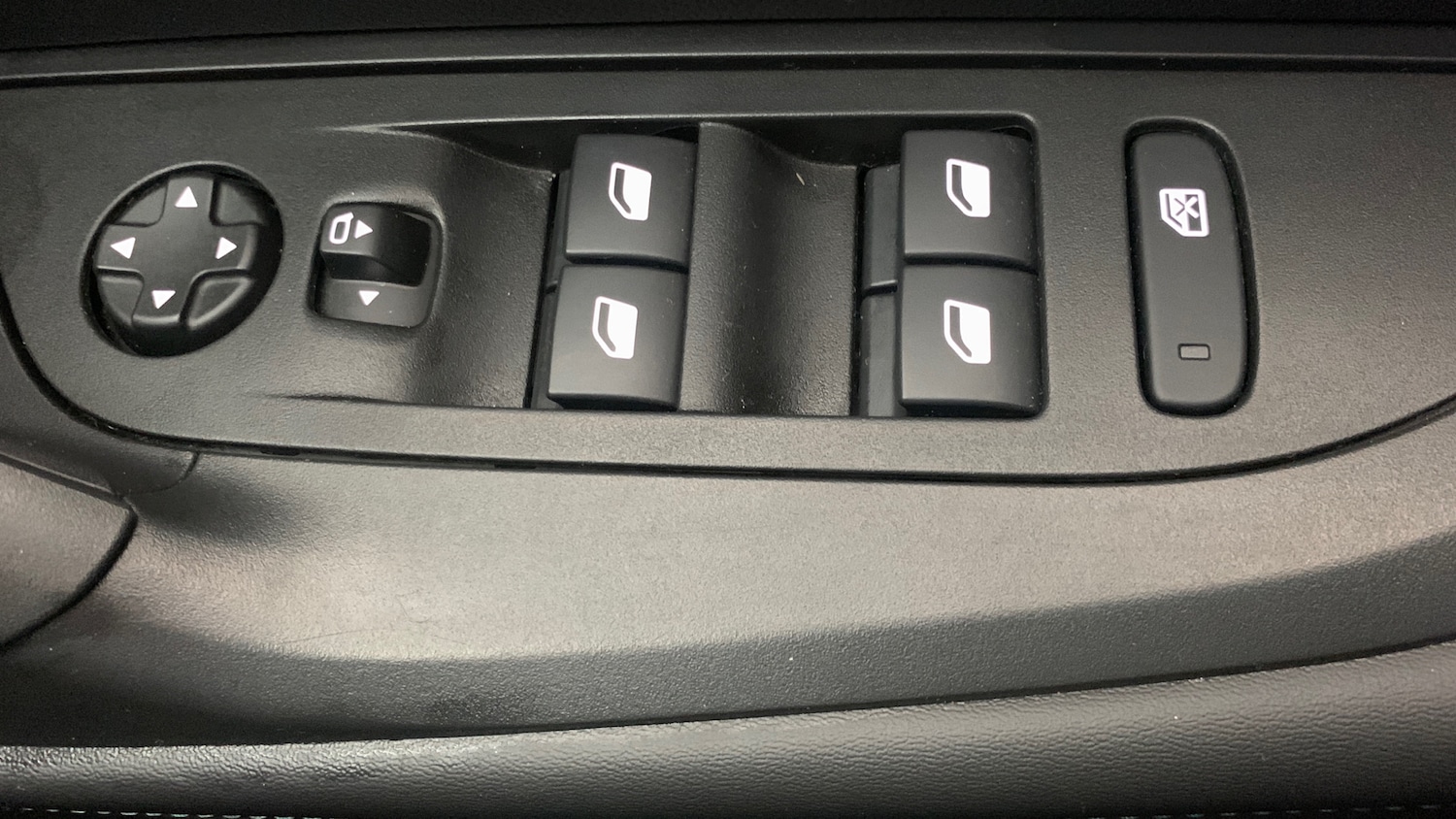 Used Peugeot 2008 2022 for sale - 76840369: Photo 41