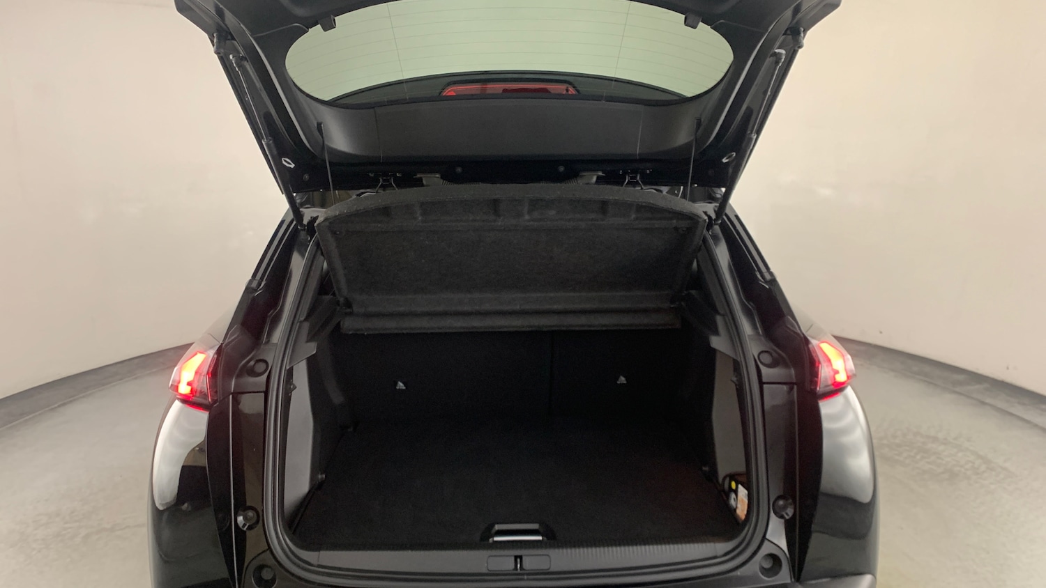 Used Peugeot 2008 2022 for sale - 76840369: Photo 5