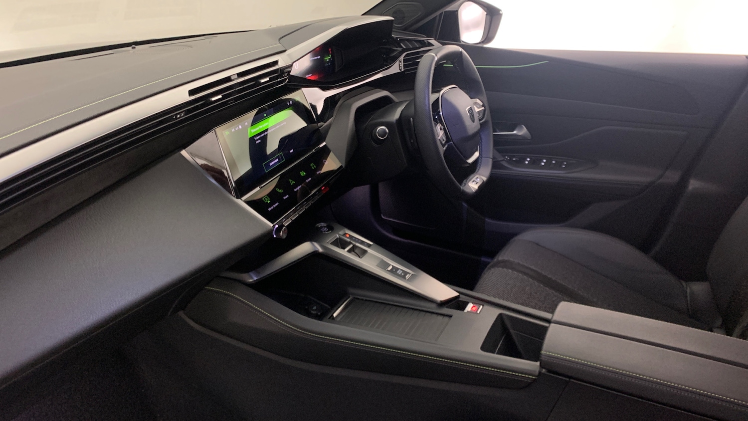 Used Peugeot 408 2025 for sale - 76998829: Photo 2