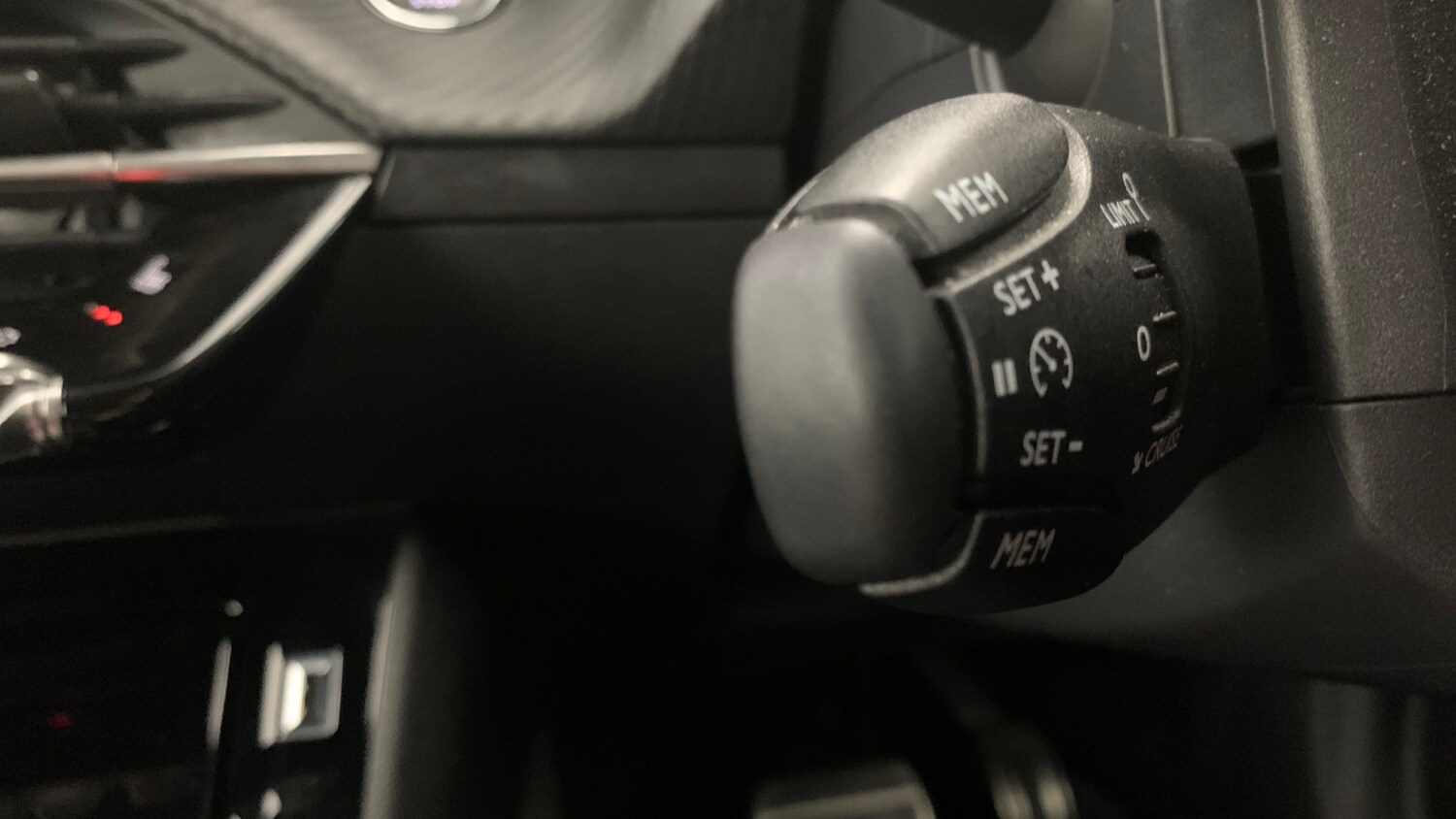 Used Peugeot 2008 2023 for sale - 76123567: Photo 35