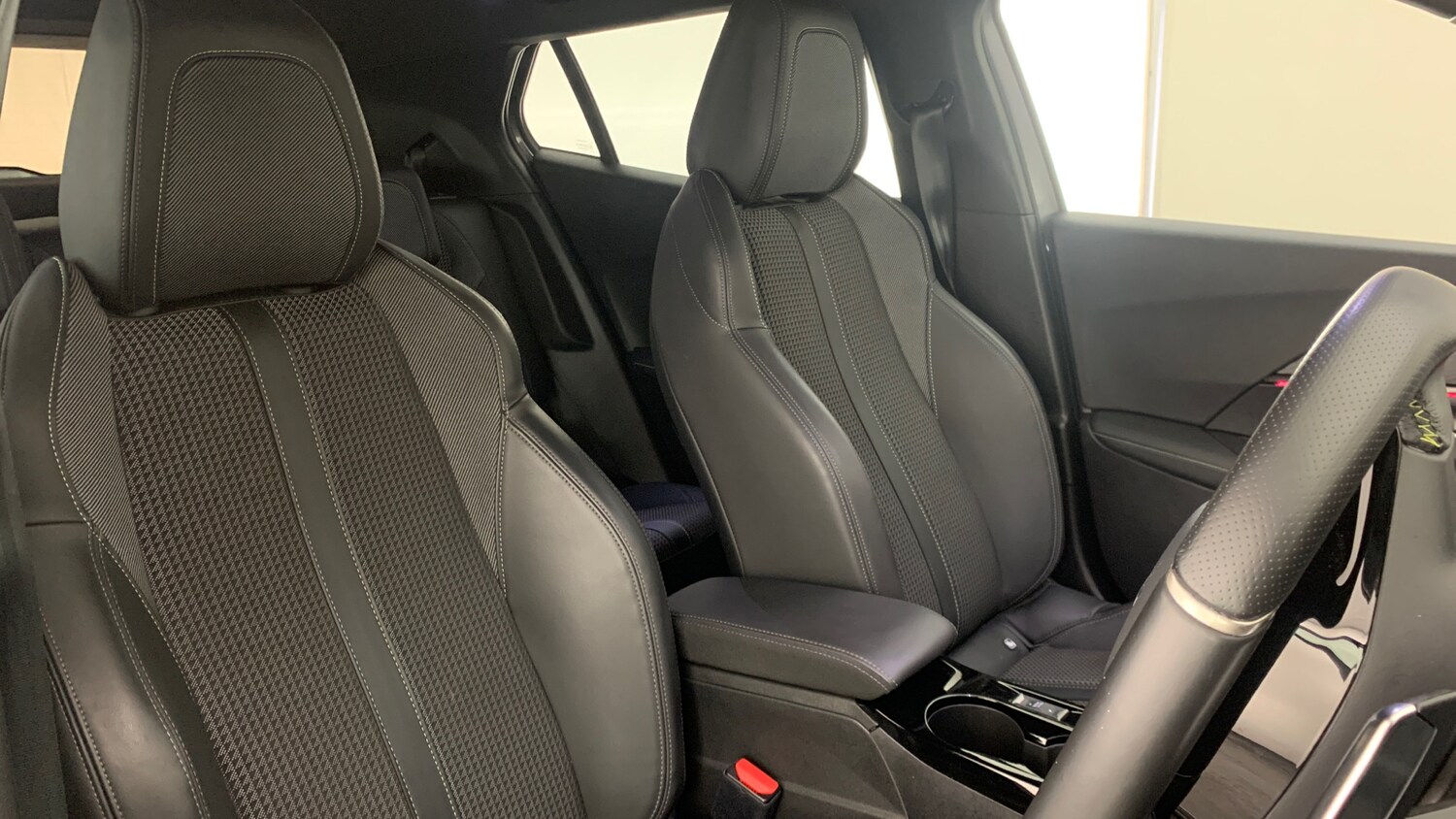 Used Peugeot 2008 2023 for sale - 76123567: Photo 38