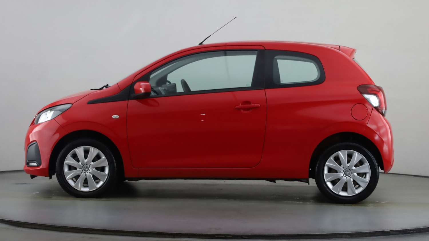 Used Peugeot 108 2015 for sale - 76927427: Photo 14