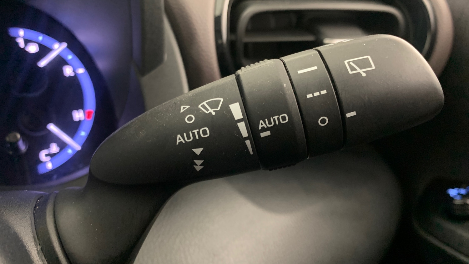 Used Toyota Yaris Cross 2023 for sale - 77098806: Photo 43