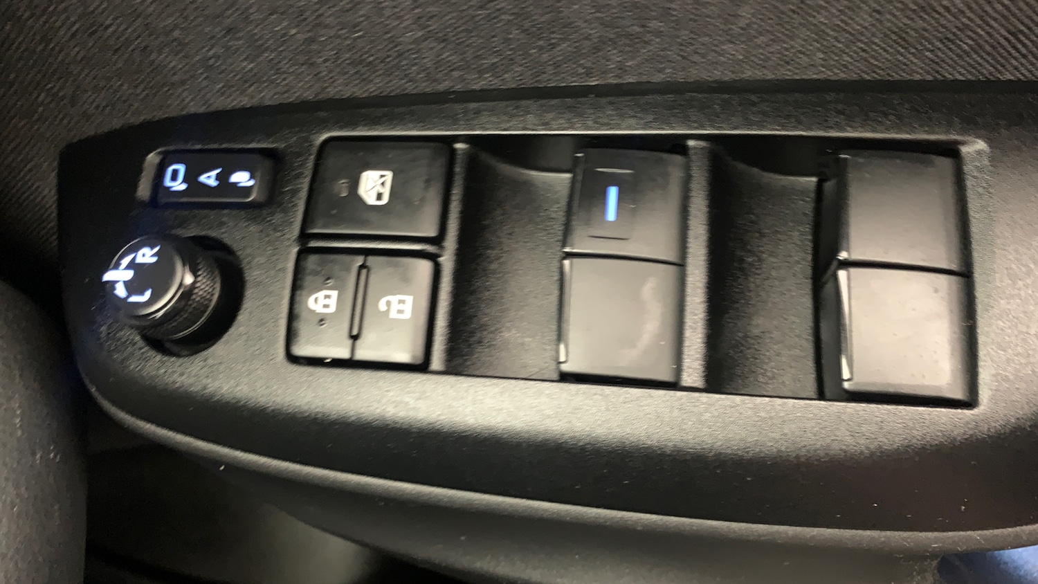 Used Toyota Yaris Cross 2023 for sale - 77098806: Photo 44