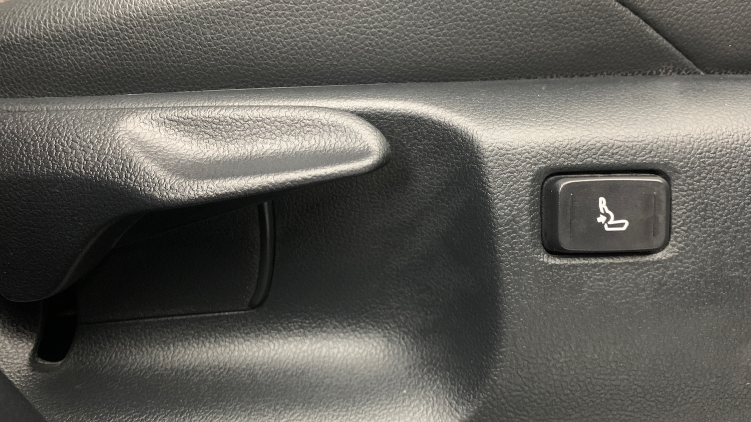 Used Toyota Yaris Cross 2023 for sale - 77098806: Photo 46