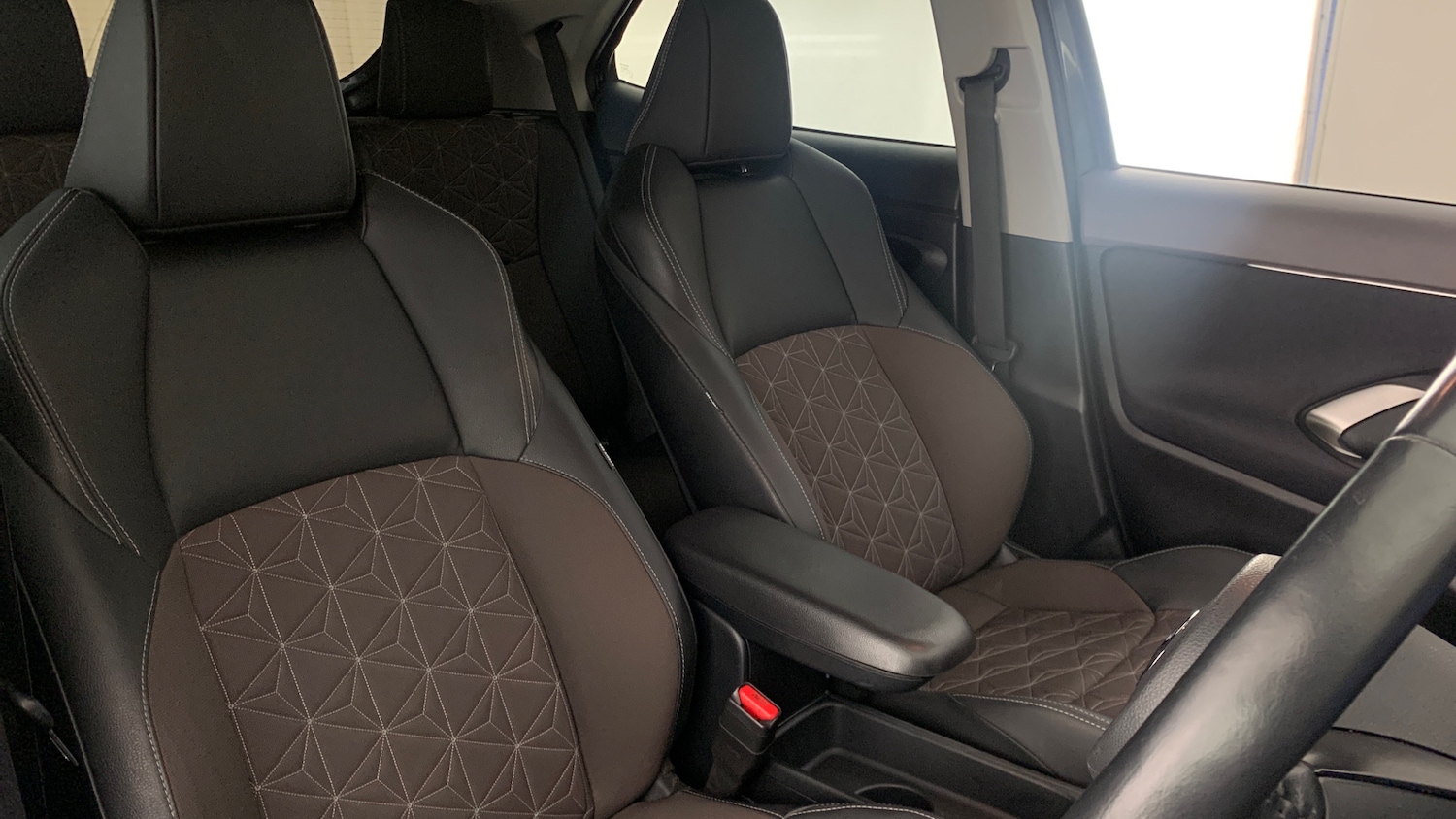 Used Toyota Yaris Cross 2023 for sale - 77098806: Photo 57