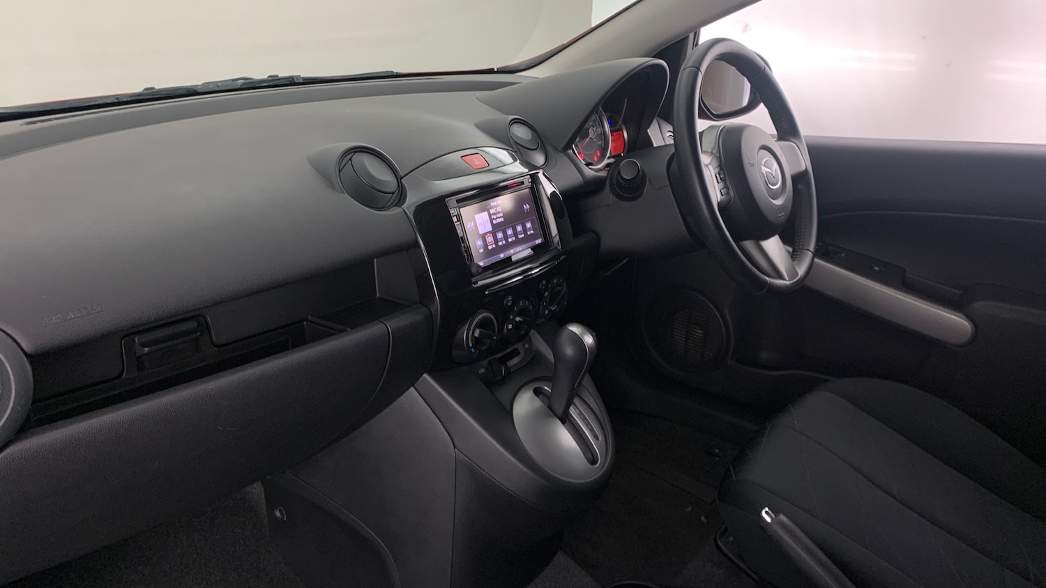 Used Mazda Mazda2 2014 for sale - 76866816: Photo 2