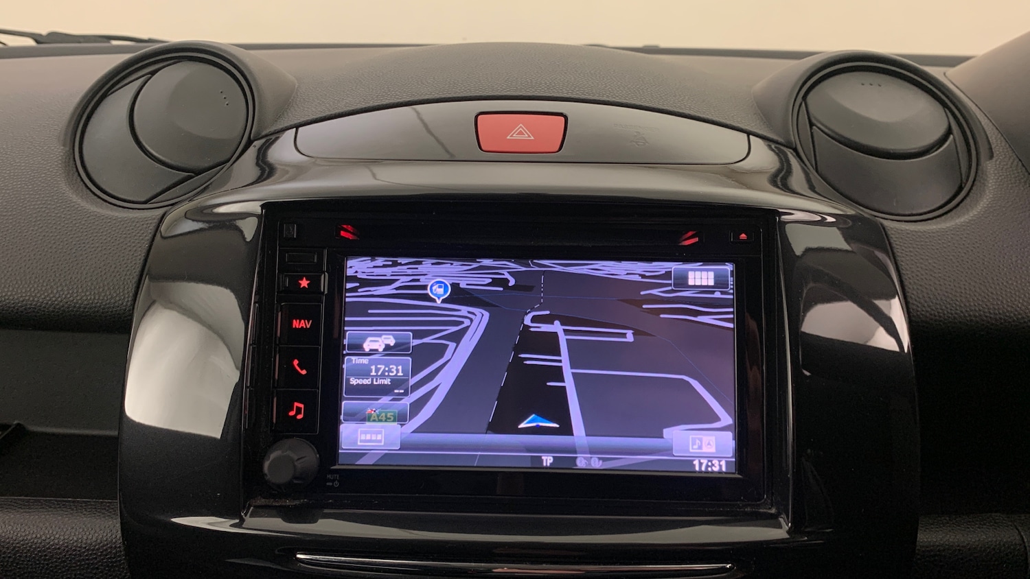 Used Mazda Mazda2 2014 for sale - 76866816: Photo 28