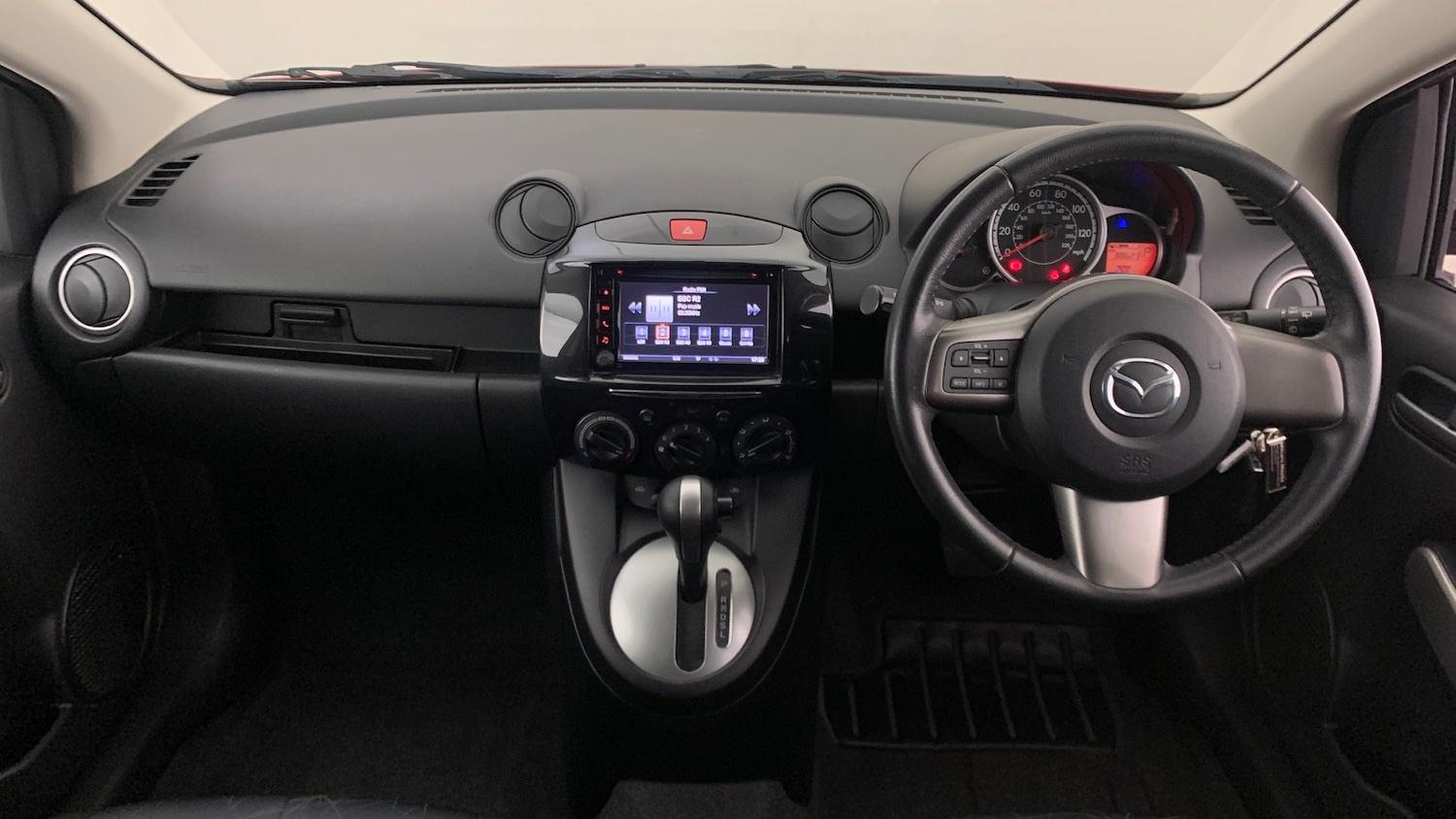 Used Mazda Mazda2 2014 for sale - 76866816: Photo 9