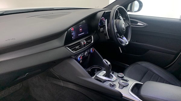 Used Alfa Romeo Giulia 2022 for sale - 75647811: Photo 2