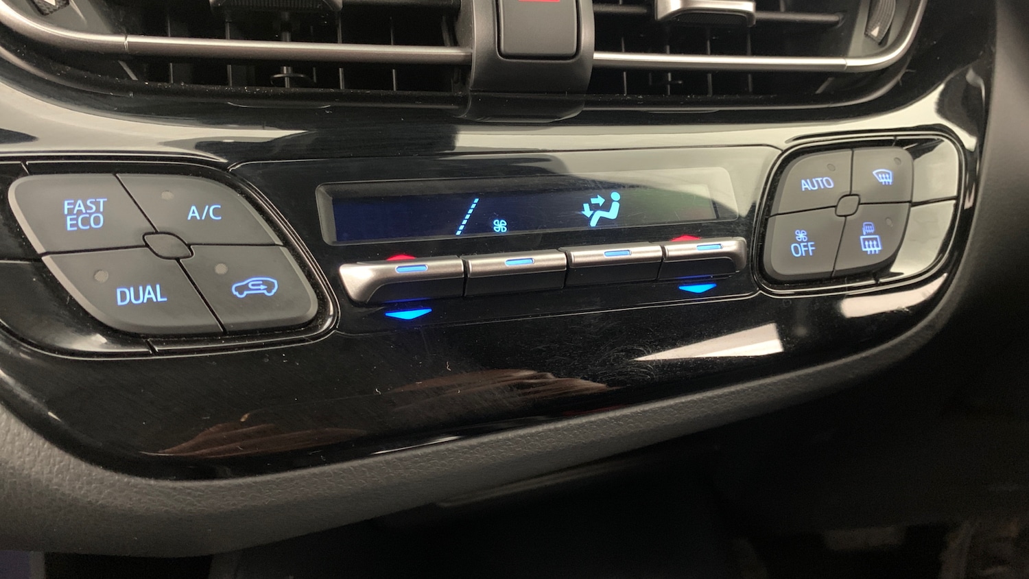 Used Toyota C-HR 2019 for sale - 77659625: Photo 56