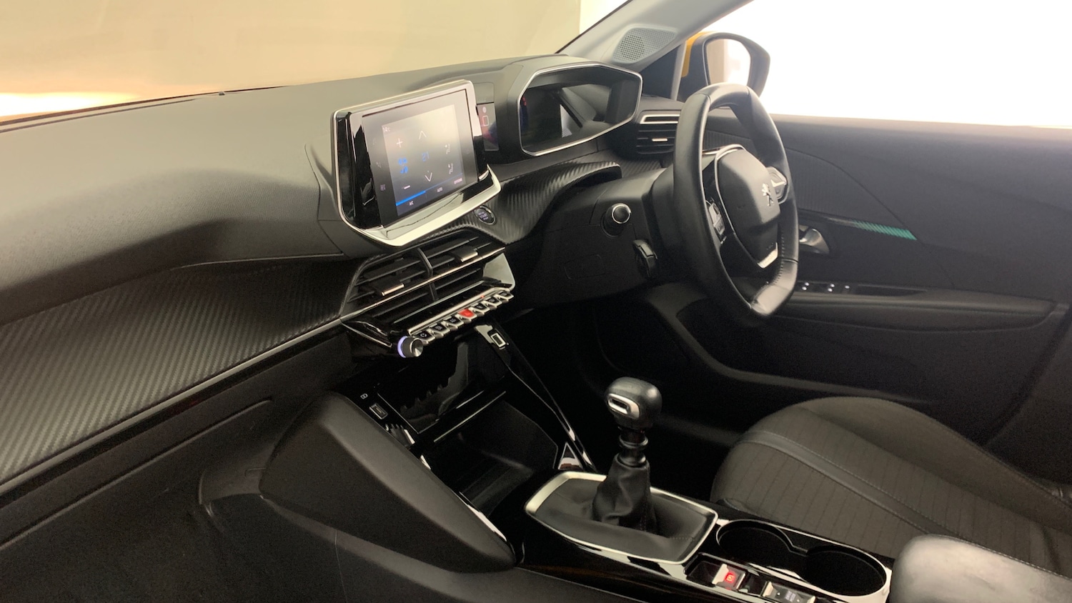 Used Peugeot 208 2020 for sale - 76937159: Photo 2