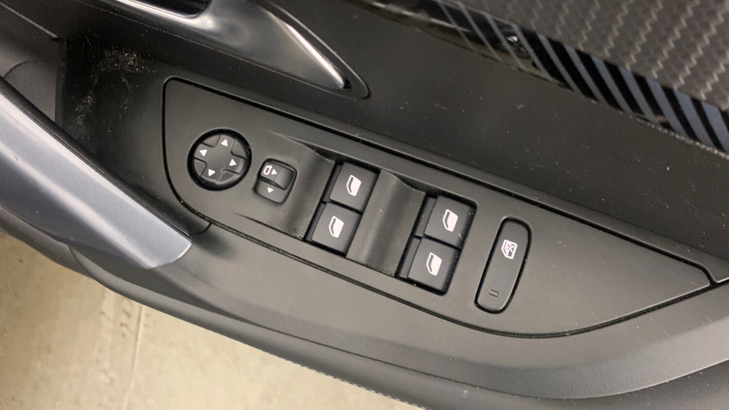 Used Peugeot 2008 2020 for sale - 77706042: Photo 39