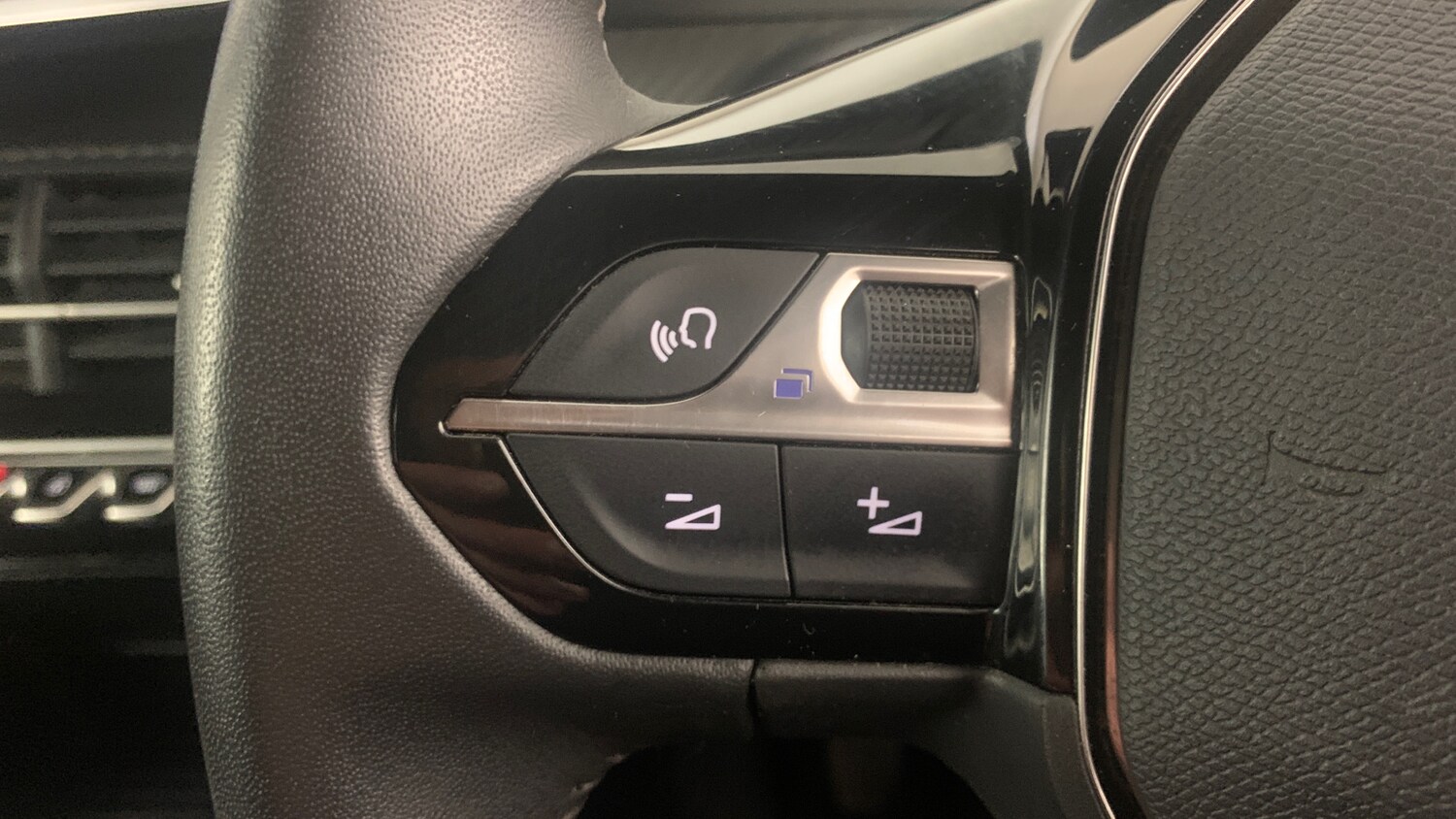 Used Peugeot 2008 2023 for sale - 76447021: Photo 19