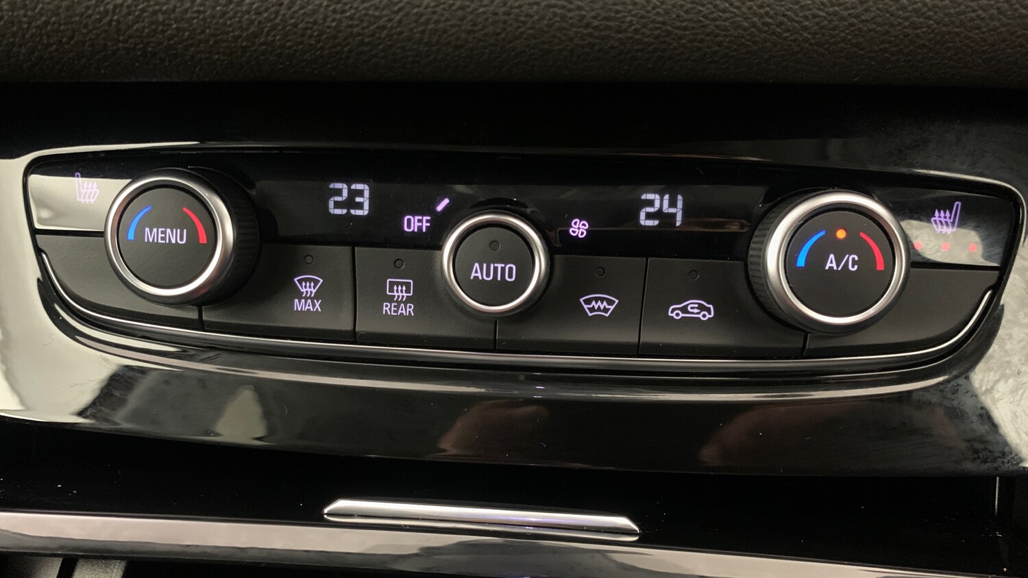 Used Vauxhall Grandland 2024 for sale - 77441952: Photo 32