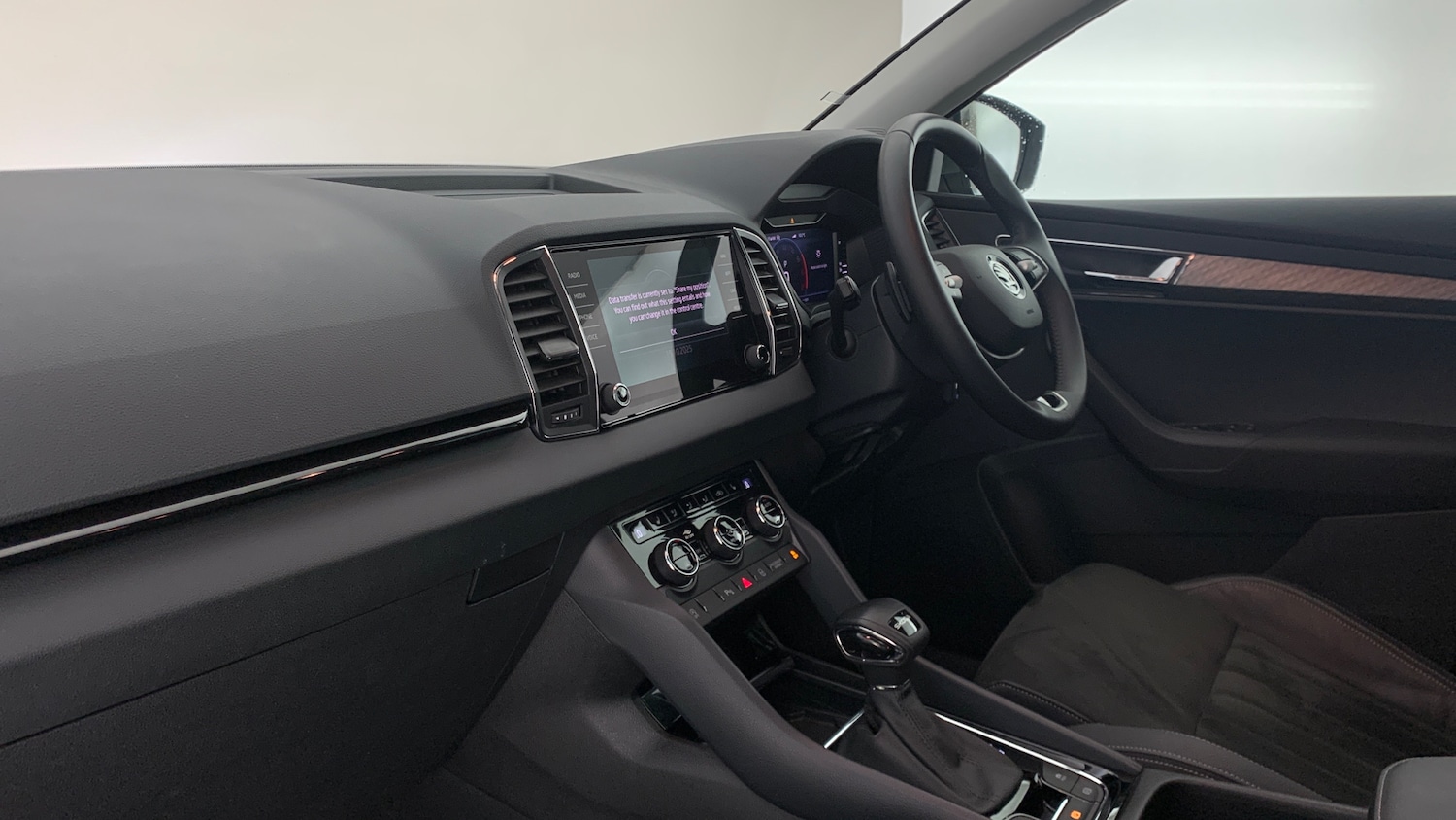 Used Skoda Karoq 2024 for sale - 76123593: Photo 2