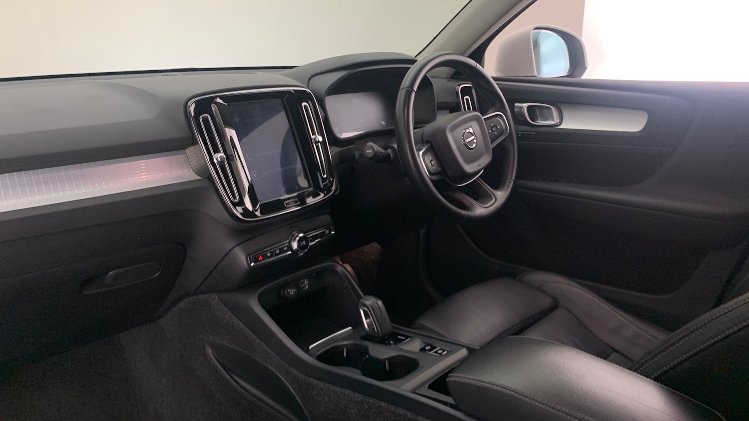 Used Volvo XC40 2018 for sale - 77754922: Photo 2