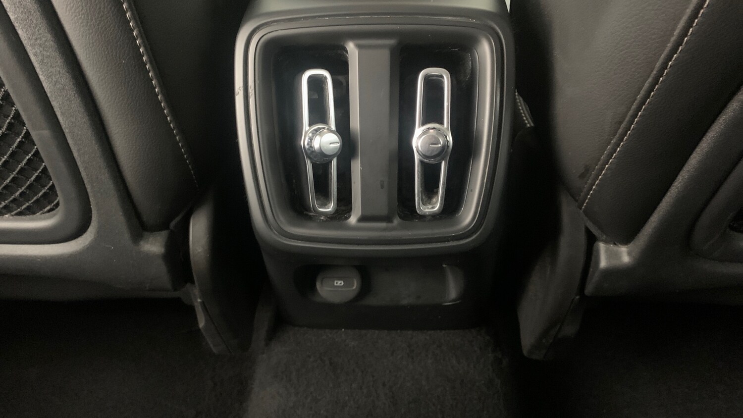 Used Volvo XC40 2018 for sale - 77754922: Photo 54