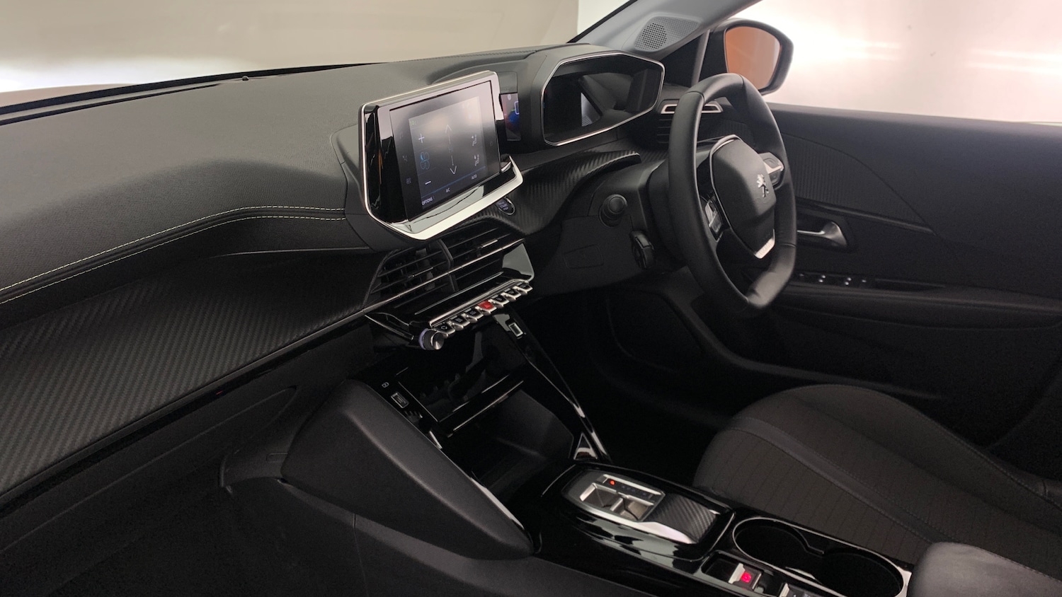 Used Peugeot 208 2024 for sale - 76887920: Photo 2