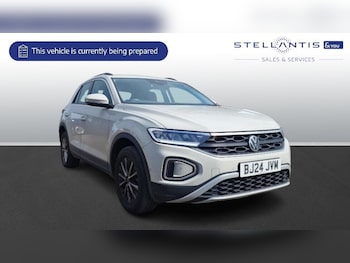 Used Volkswagen T-Roc 2024 for sale - 78073579: Photo