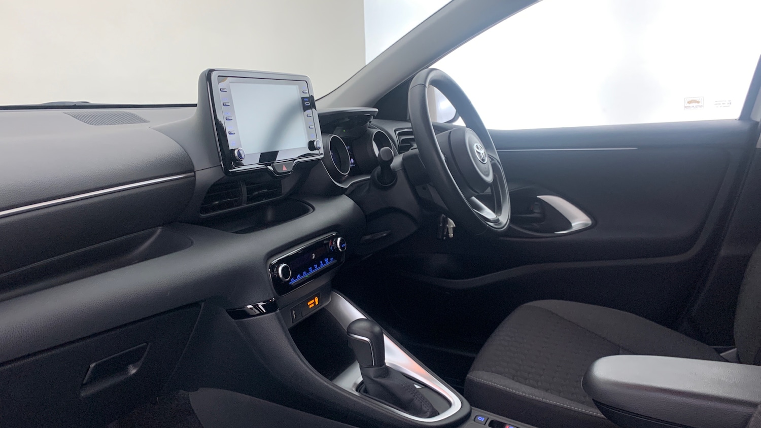 Used Toyota Yaris 2023 for sale - 76139392: Photo 2