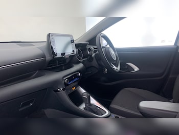 Used Toyota Yaris 2023 for sale - 76139392: Photo 2