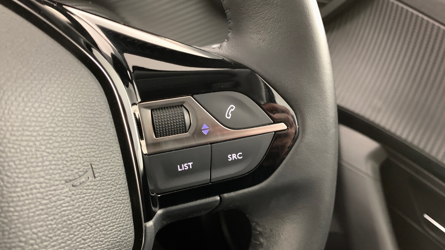 Used Peugeot 2008 2021 for sale - 76190356: Photo 18