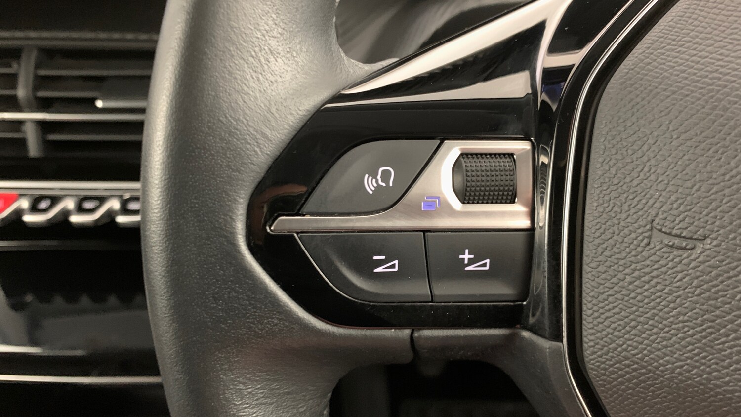 Used Peugeot 2008 2021 for sale - 76190356: Photo 19