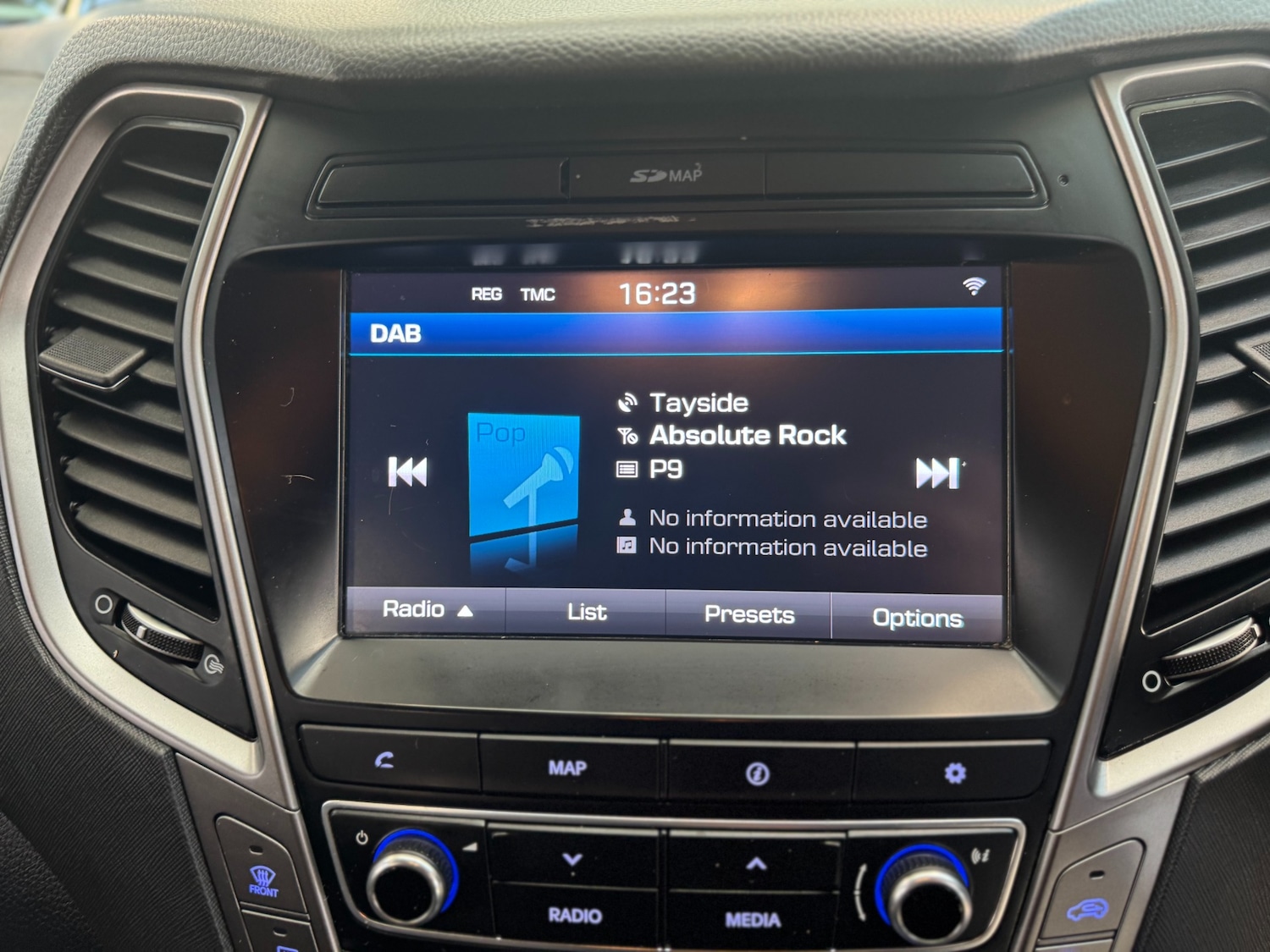 Used Hyundai Santa Fe 2016 for sale - 76366348: Photo 29