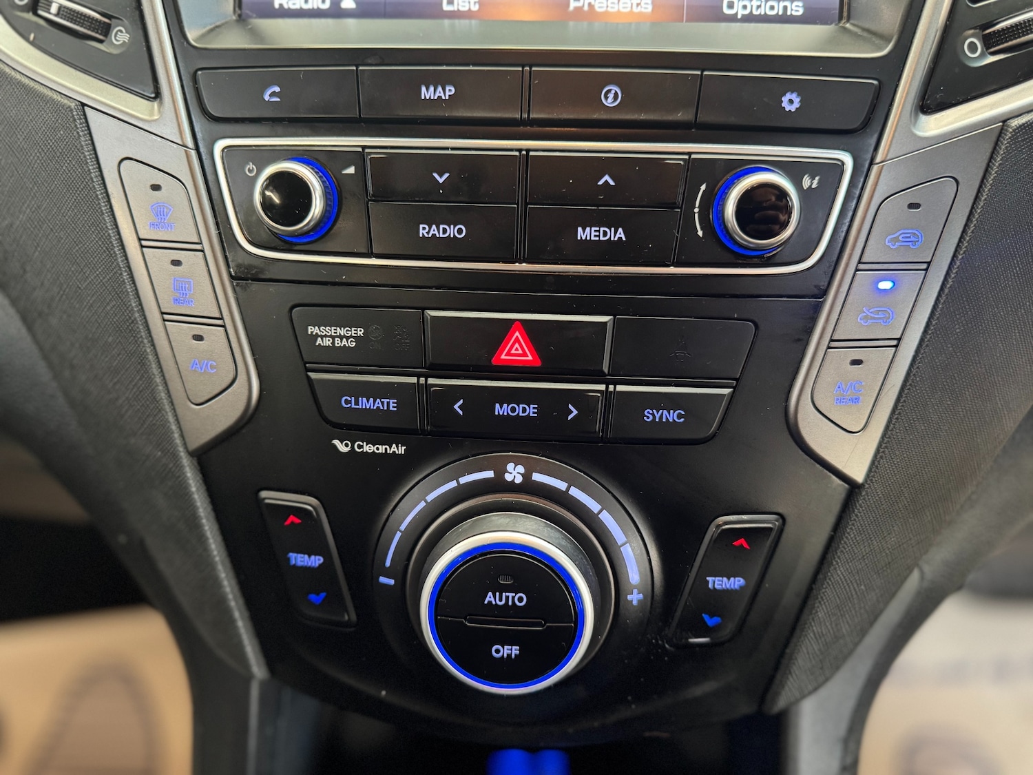 Used Hyundai Santa Fe 2016 for sale - 76366348: Photo 32