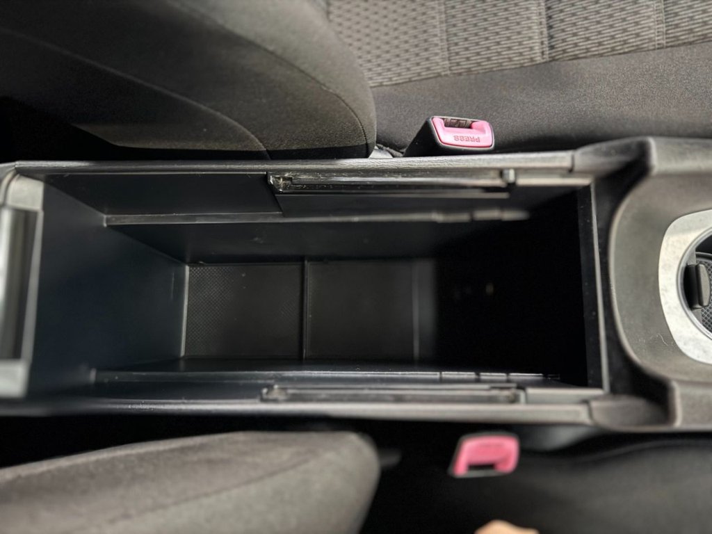 Used Toyota Avensis 2013 for sale - 77821235: Photo 28