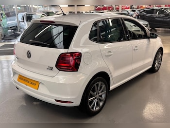Used Volkswagen Polo 2016 for sale - 76950524: Photo