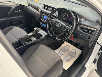 Used Toyota Avensis 2018 for sale - 76428460: Photo