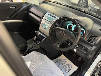 Used Toyota Corolla Verso 2005 for sale - 77110834: Photo