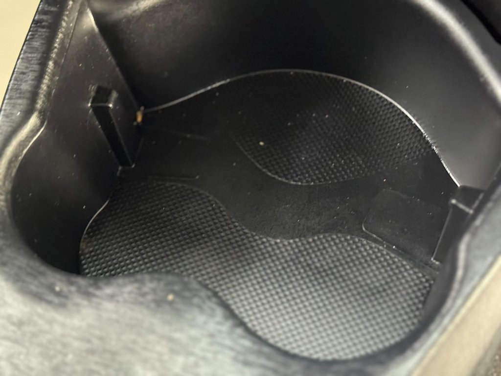 Used Toyota Yaris 2014 for sale - 77250584: Photo 32