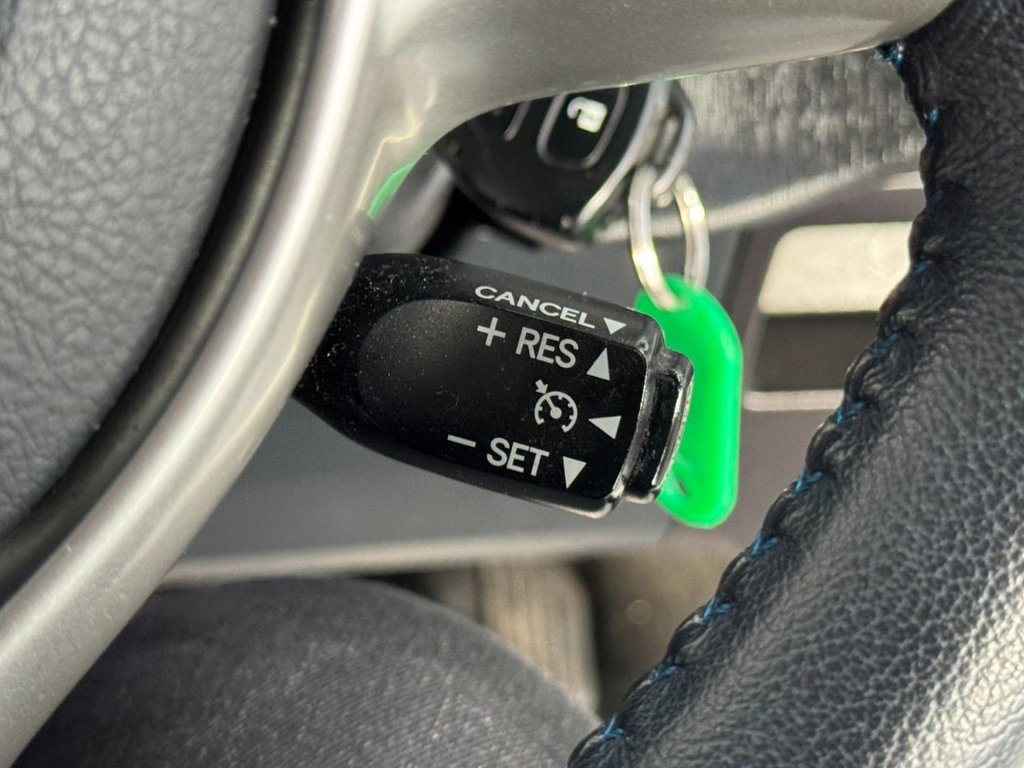 Used Toyota Yaris 2014 for sale - 77250584: Photo 41