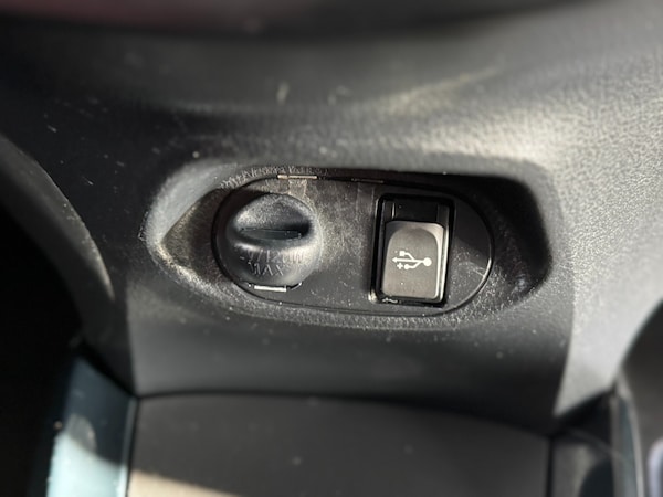 Used Toyota Yaris 2015 for sale - 76184207: Photo 31