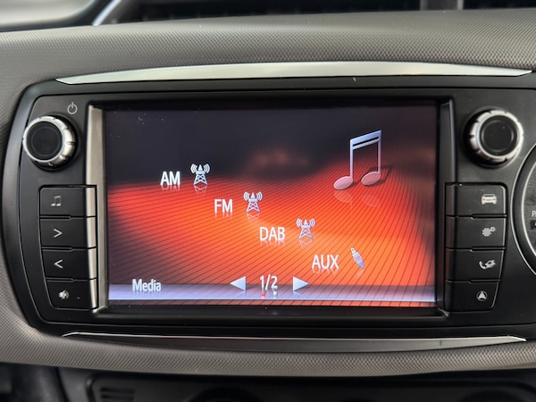 Used Toyota Yaris 2015 for sale - 76184207: Photo 38