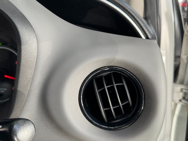 Used Toyota Yaris 2015 for sale - 76184207: Photo 46