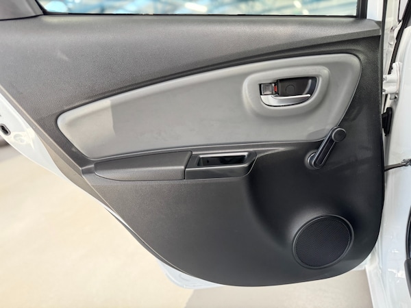 Used Toyota Yaris 2015 for sale - 76184207: Photo 61