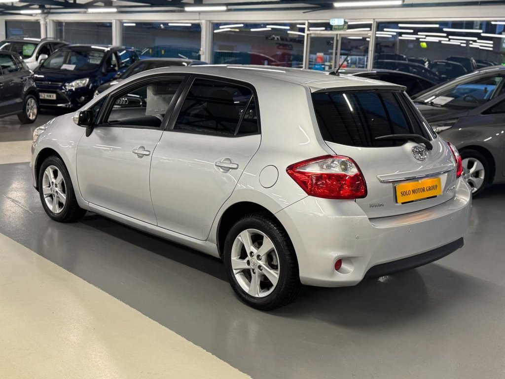 Used Toyota Auris 2010 for sale - 76900858: Photo 2