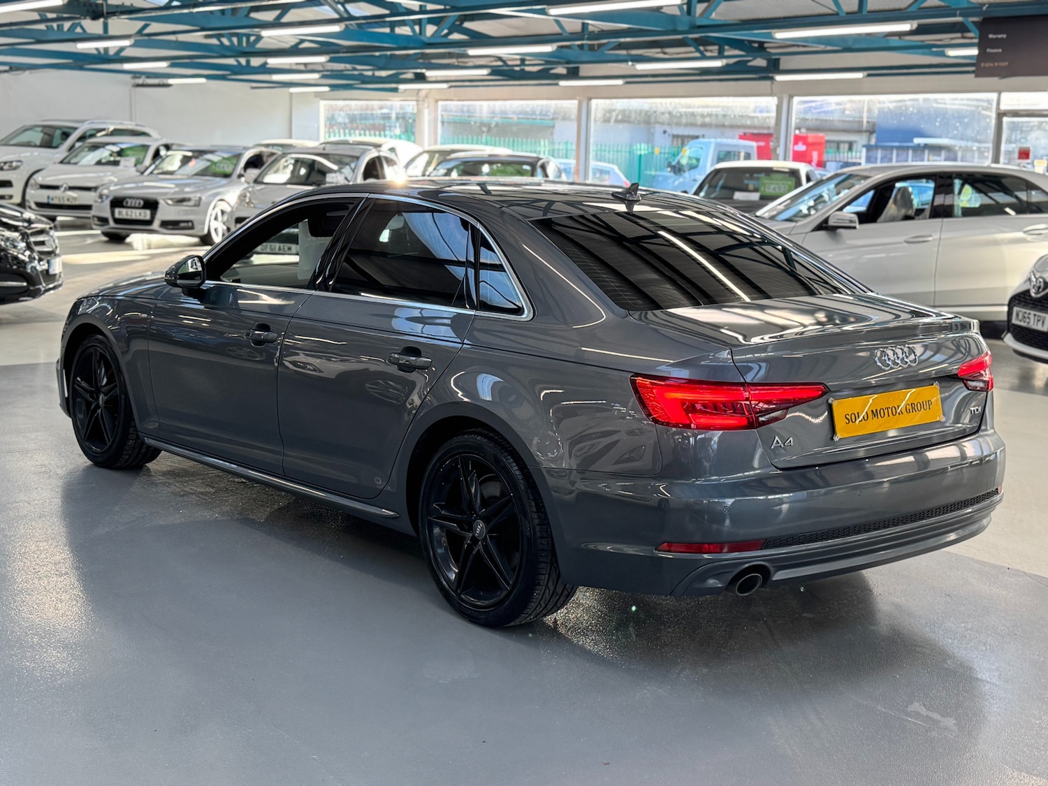 Used Audi A4 2017 for sale - 76682390: Photo 2