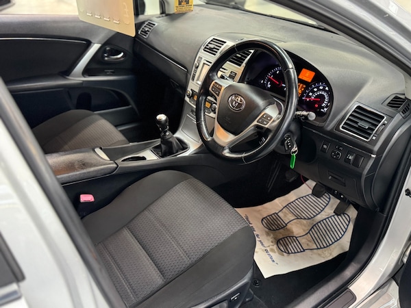 Used Toyota Avensis 2012 for sale - 76292301: Photo 24