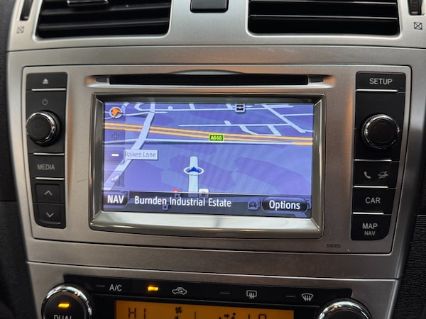 Used Toyota Avensis 2012 for sale - 76292301: Photo 33